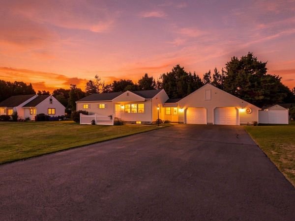 172 Birch Bluffs Dr, Westfield, MA 01085
