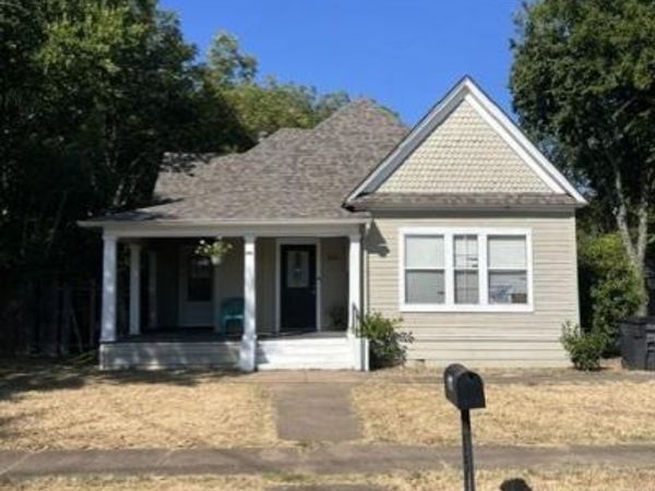 509 N Buffalo Avenue , Cleburne, TX 76033