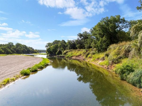 131 Private Road 3662 , China Spring, TX 76633