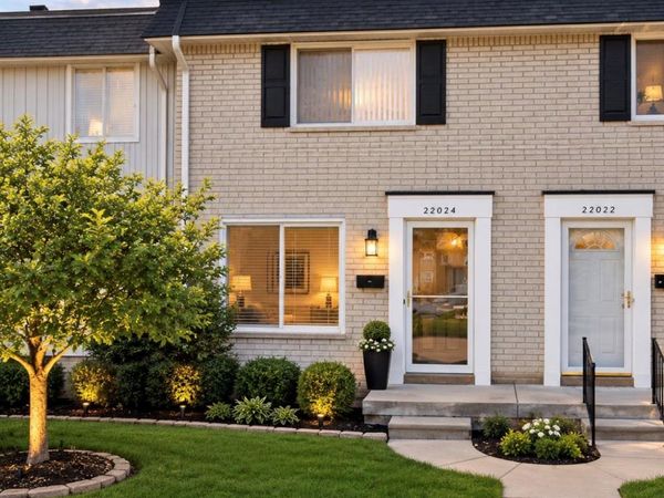 28022 Universal Drive , Unit 12, Warren, Mi 48092