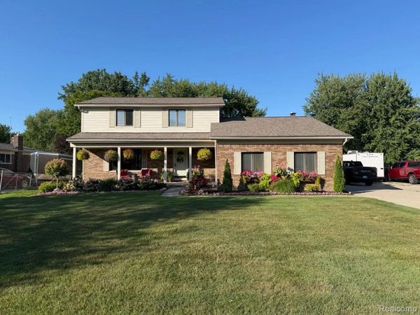 48273 Mallard Drive , Chesterfield Township, Mi 48047