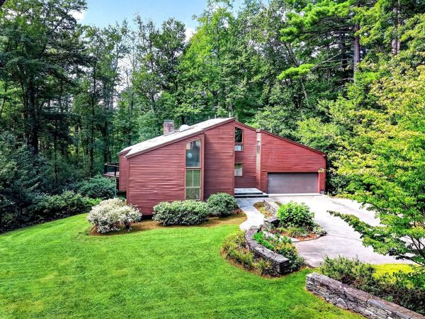 26 Old Stagecoach Rd, Bedford, MA 01730