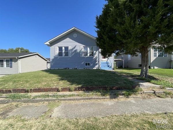 148 W 2nd Street , Roxana, IL 62084