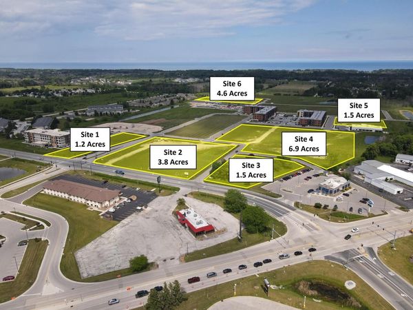 3727 JOLLIET TRAIL, Sheboygan, WI 53083