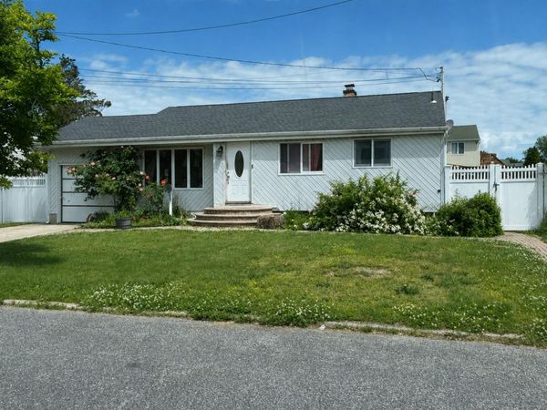 11 Franklin Street , Brentwood, NY 11717