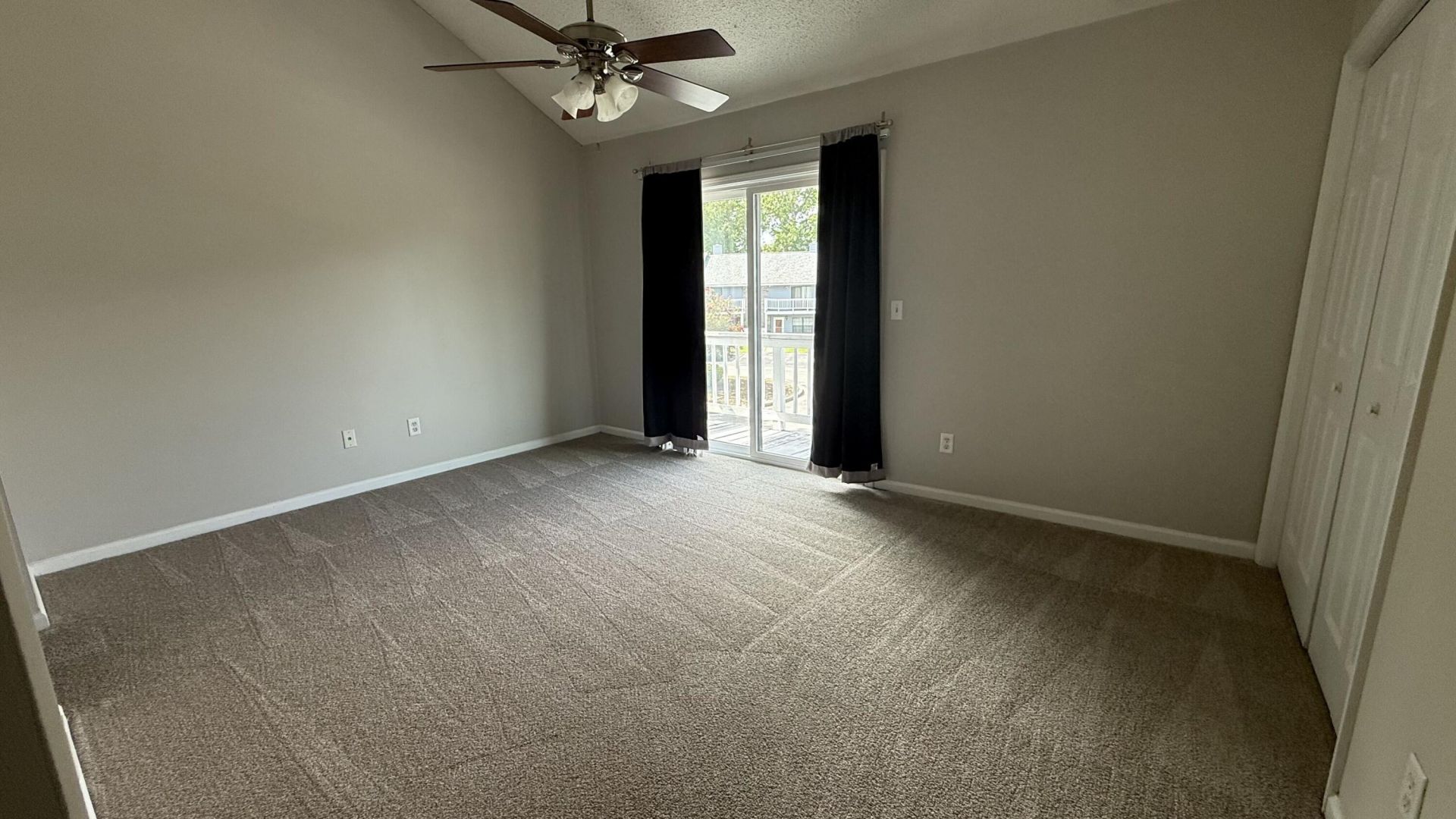 8016 Thelen Street Photo 14