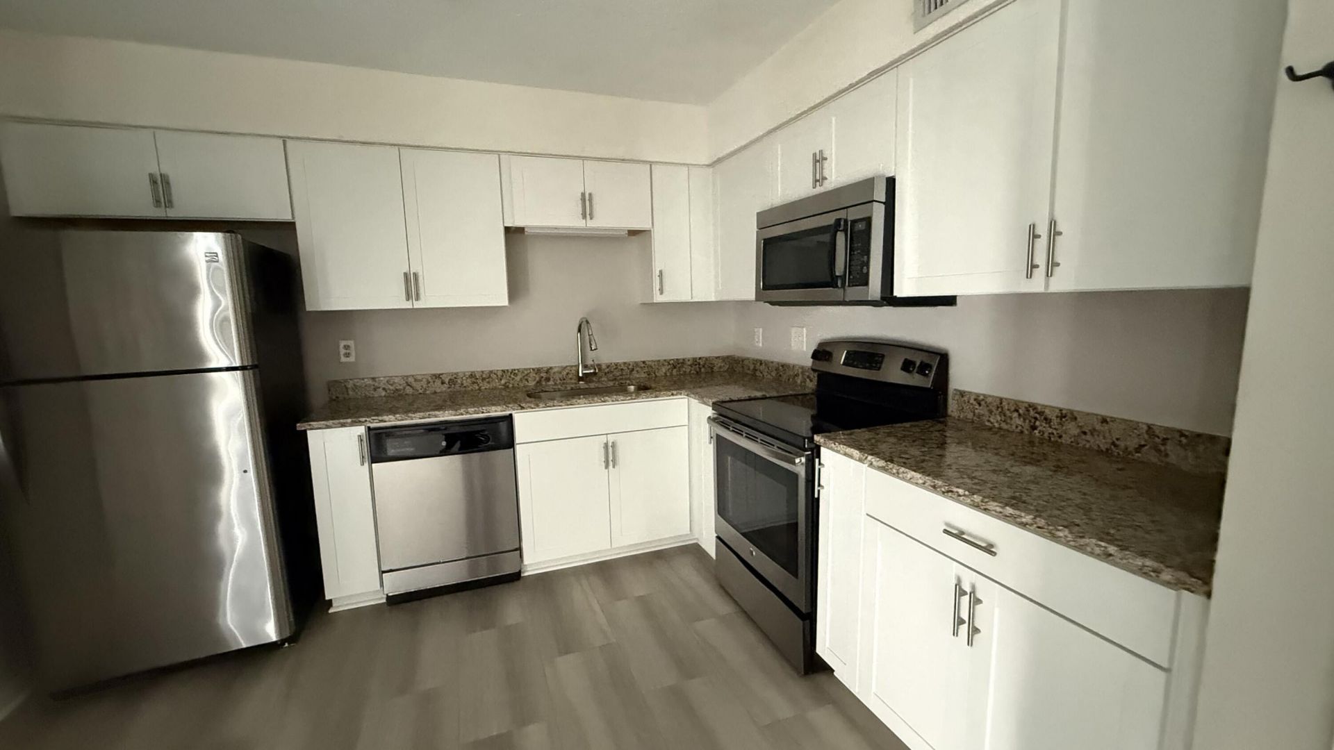 8016 Thelen Street Photo 9