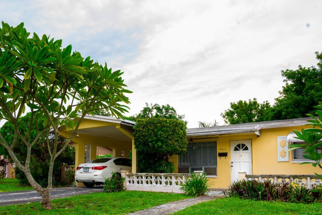 4211 NW 43rd Street, Lauderdale Lakes, FL 33319 Photo