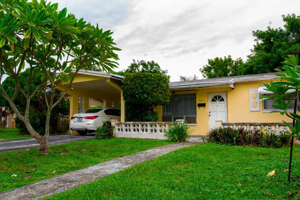 4211 NW 43rd Street, Lauderdale Lakes, FL 33319 Photo