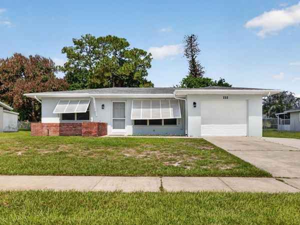732 SW RAVENSWOOD Lane, Port St. Lucie, FL 34983