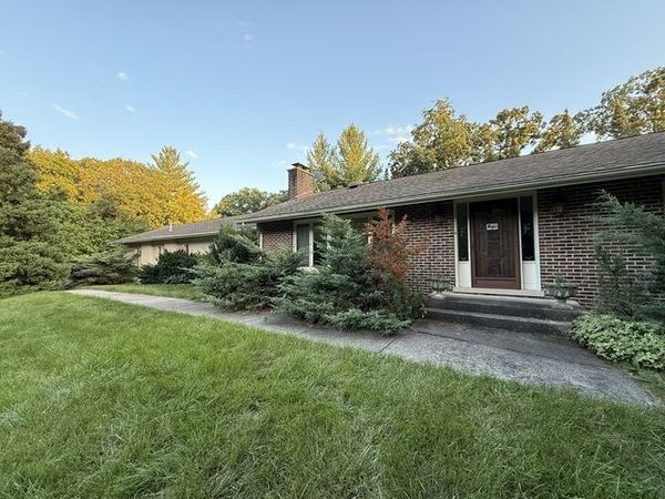 1842 Thomas Atkinson Road , Inverness, IL 60067