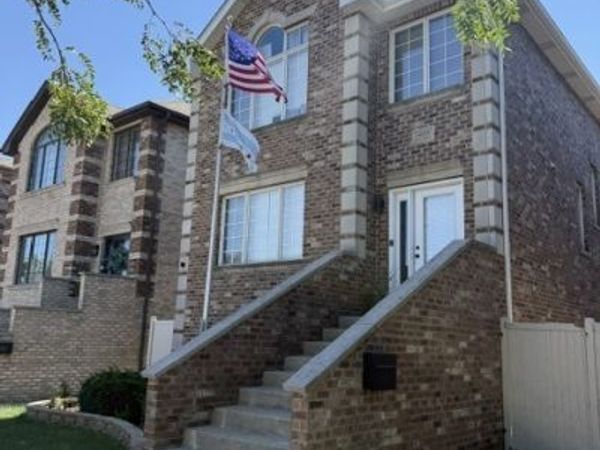 6829 W 64th Place, Chicago, IL 60638