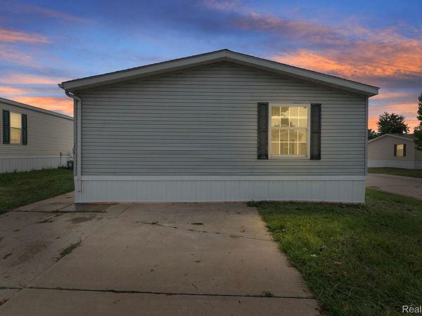 15828 Croatia Drive , Clinton Township, Mi 48038