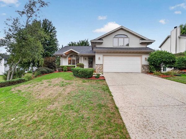 5904 Red Oak Trail, McFarland, WI 53558