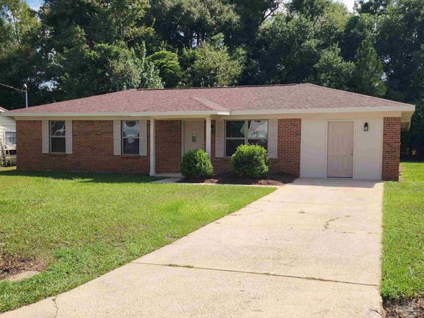 313 Woodlawn Ave, Atmore, AL 36502