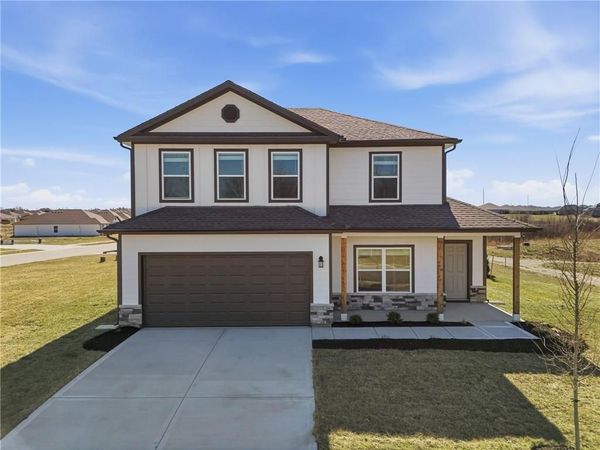 707 SW 6th Terrace, Oak Grove, MO 64075