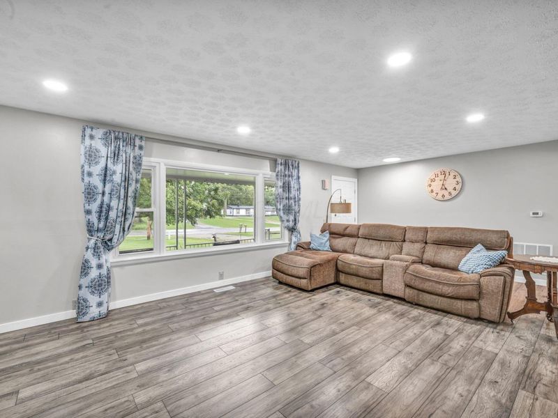 6080 London Groveport Road, Grove City, OH 43123 Photo 12
