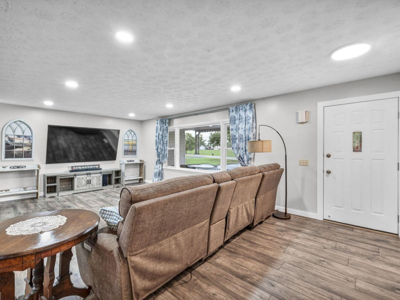 6080 London Groveport Road, Grove City, OH 43123 Photo 9