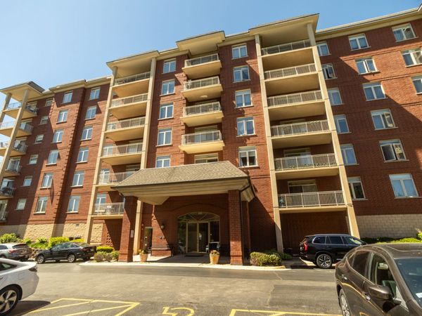 8440 Callie Avenue , Unit 606, Morton Grove, IL 60053