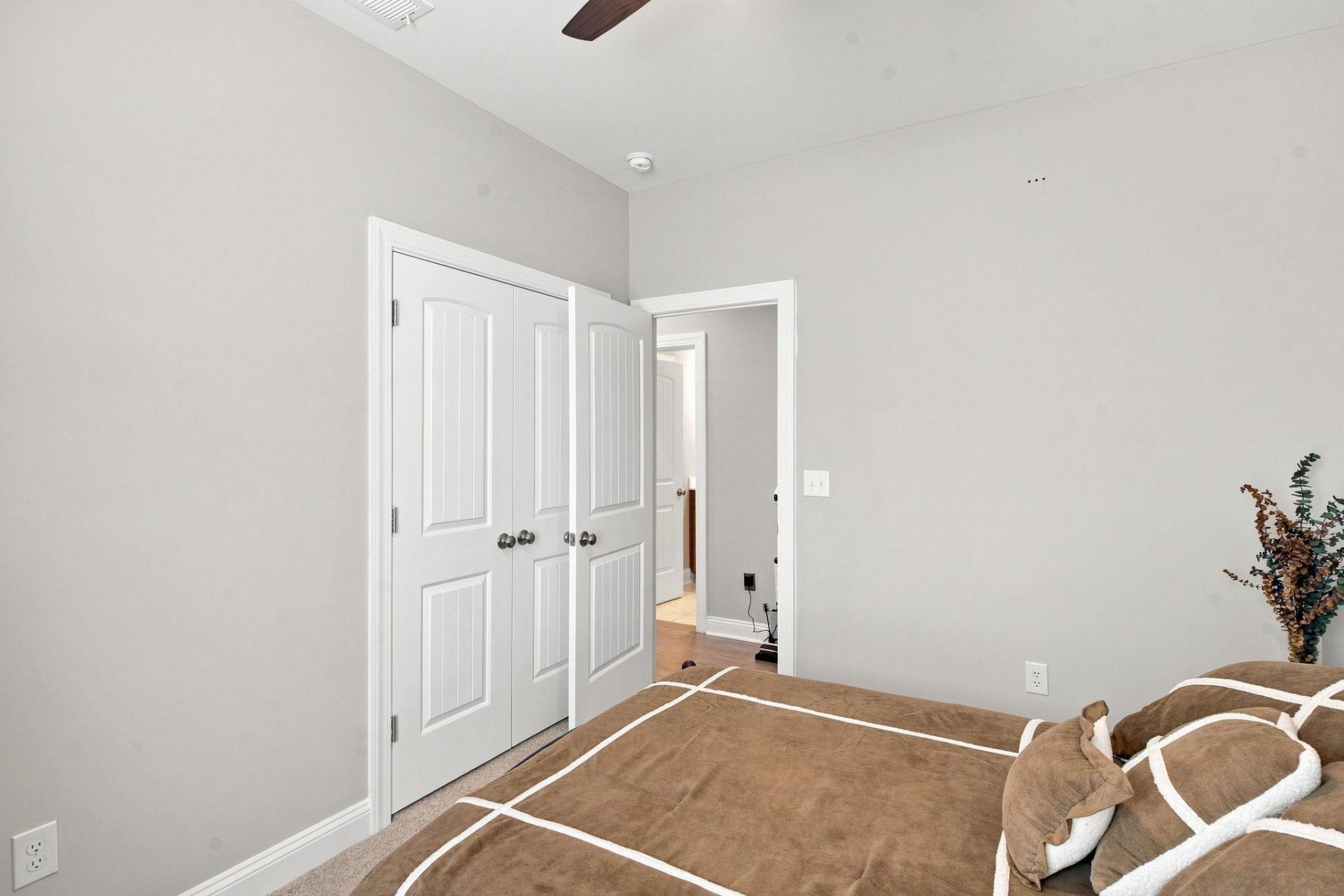 1087 Safe Haven Dr. Photo 22