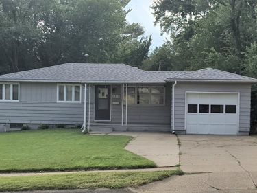 6310 N 46th Street, Omaha, NE 68104