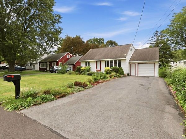109 Manor Drive , East Syracuse, NY 13057
