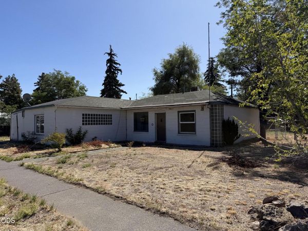 240 NW Birch Avenue, Redmond, OR 97756