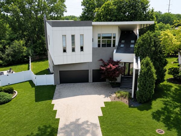 220 Astor Place, Northbrook, IL 60062