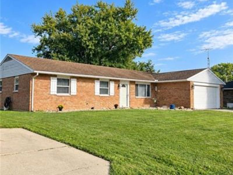 2403 New Castle Drive, Troy, OH 45373 Photo 2