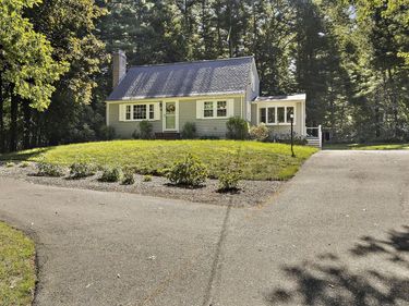75 Oak St, Pembroke, MA 02359