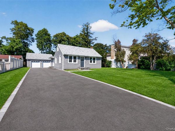 31 Rosemary Place , East Islip, NY 11730