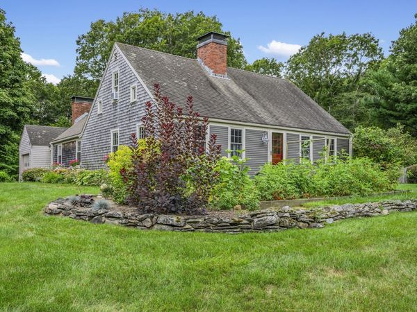 18 Manor Dr, Sandwich, MA 02537