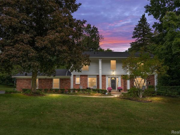 757 Foxhall Road N, Bloomfield Township, Mi 48304