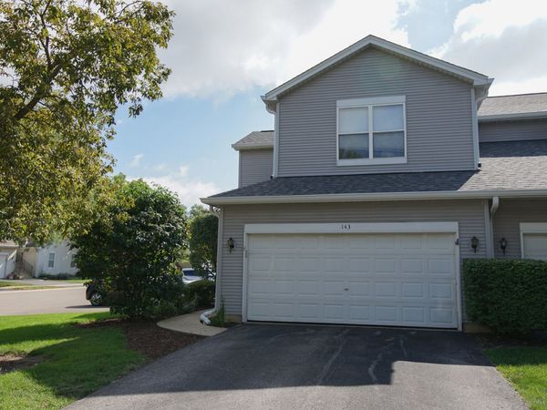 143 Woodland Circle , North Aurora, IL 60542