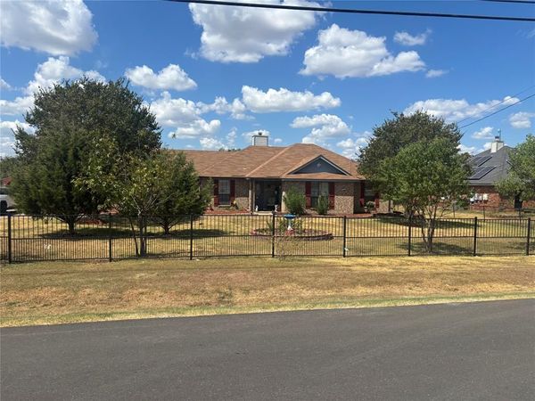 649 E Reindeer Road, Lancaster, TX 75146