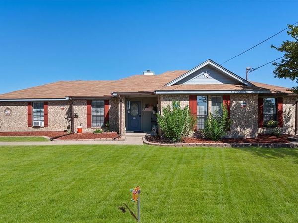 649 E Reindeer Road, Lancaster, TX 75146