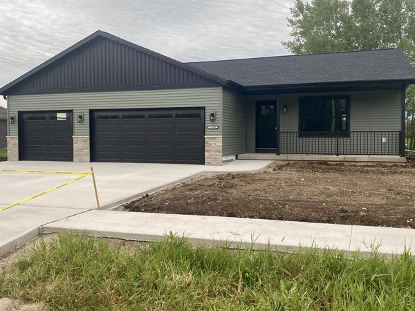 1519 Alpine CIRCLE, North Fond Du Lac, WI 54937