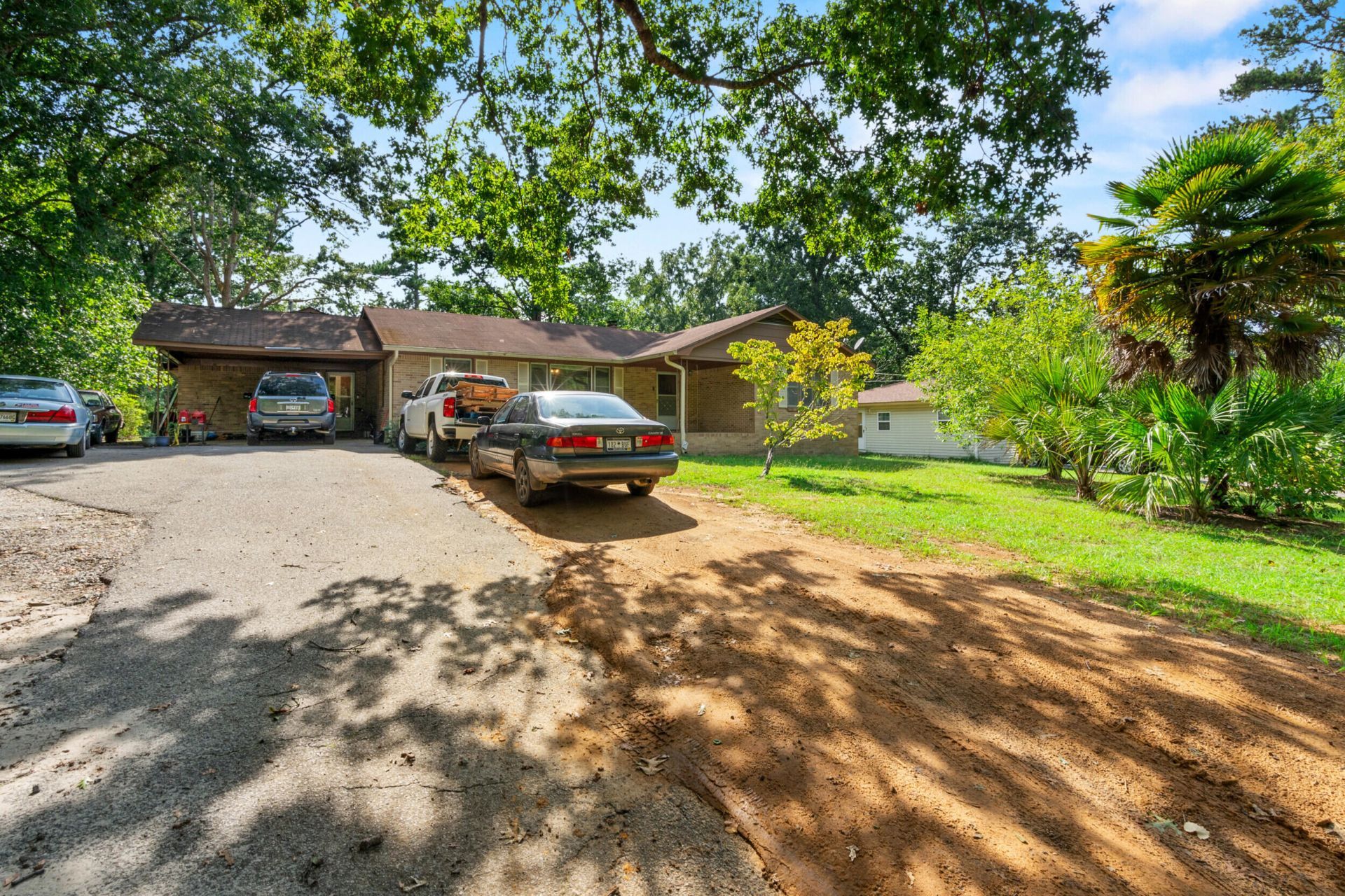 1425 Sifly Road Photo 4