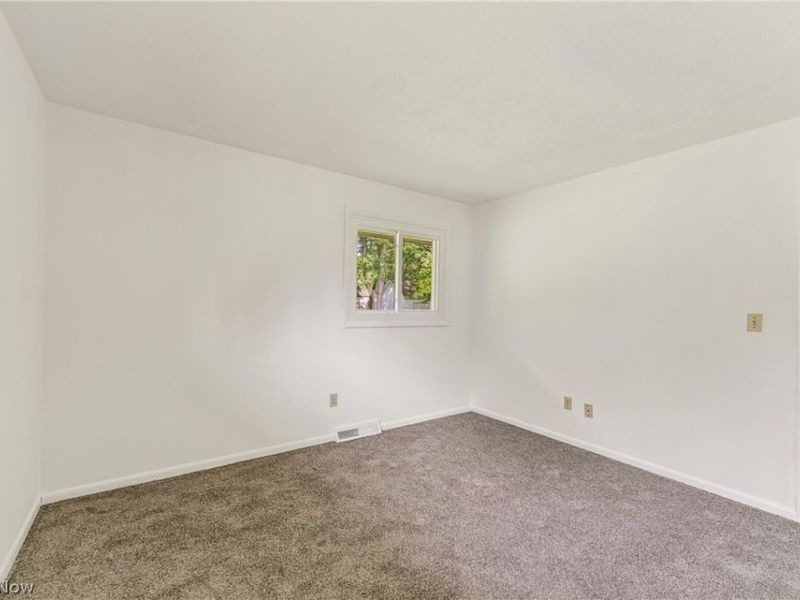 460 Long Street , Amherst, OH 44001 Photo 17