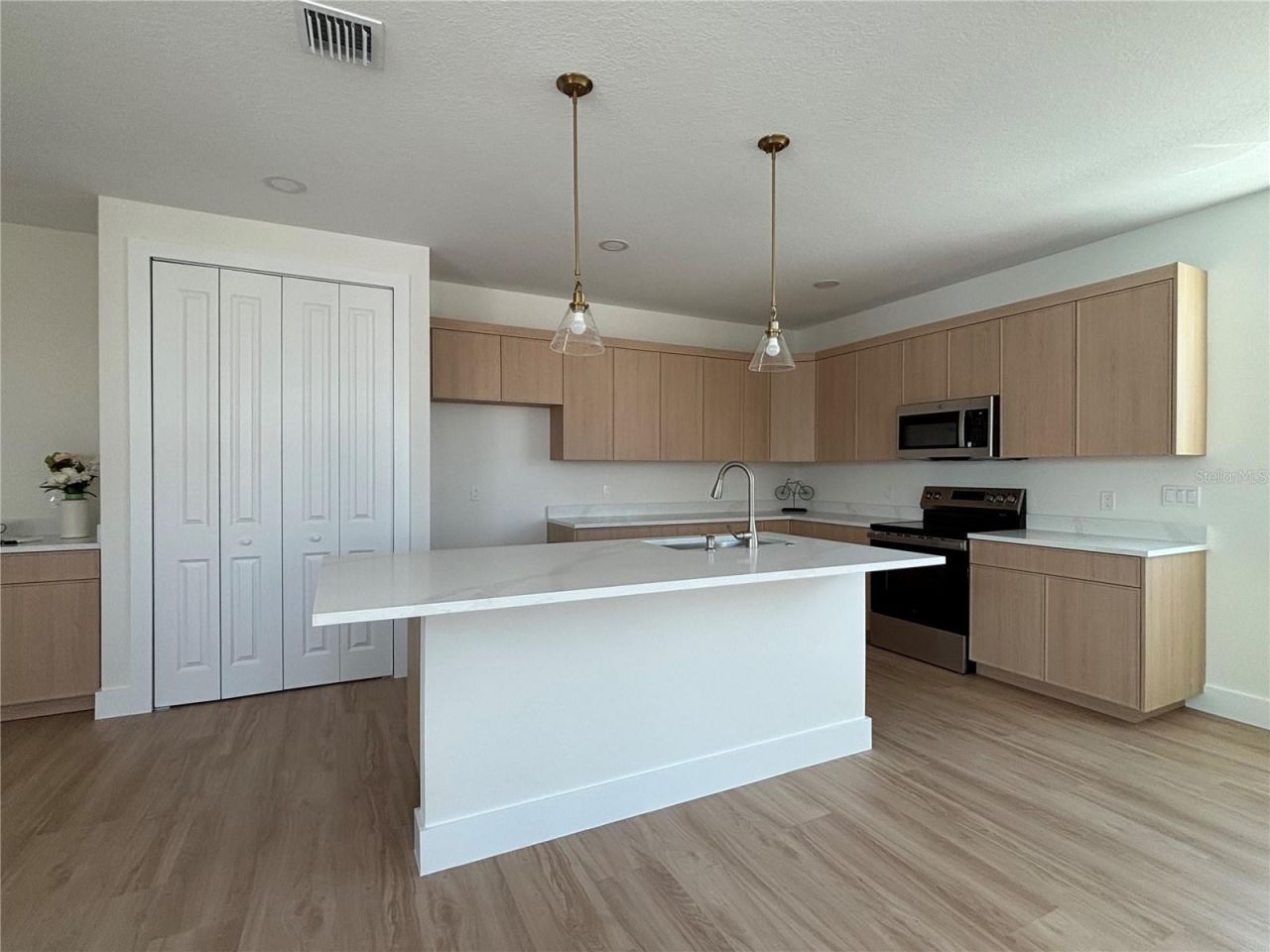 709 Gulf Boulevard, Indian Rocks Beach, FL 33785 Photo