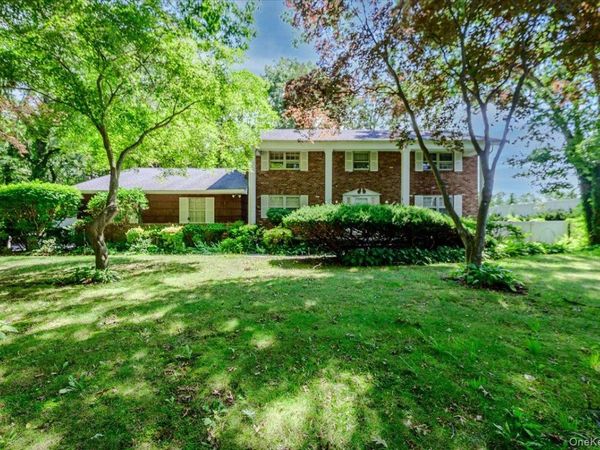 44 E Half Hollow Road , Dix Hills, NY 11746
