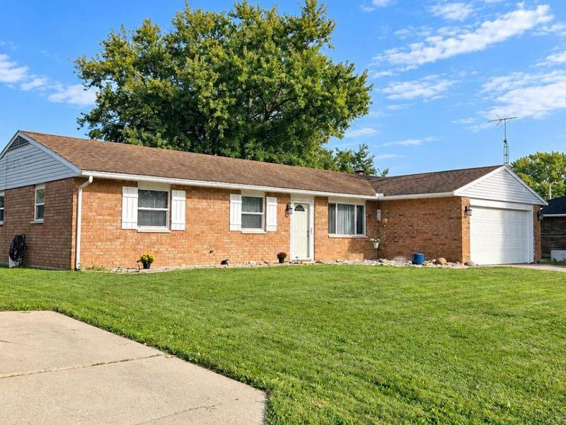 2403 New Castle Drive, Troy, OH 45373 Photo 2