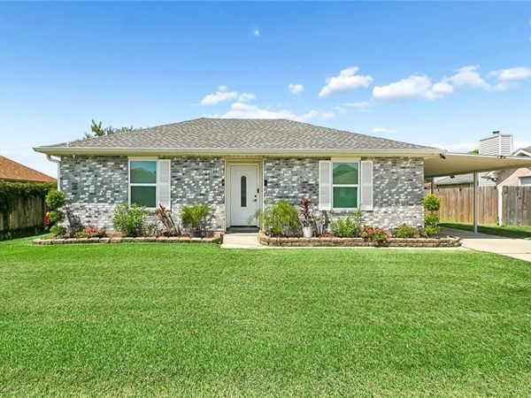 252 LOUISE Court, Gretna, LA 70056