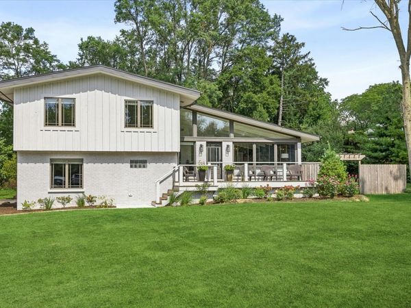 1525 W Wiesbrook Road , Wheaton, IL 60189