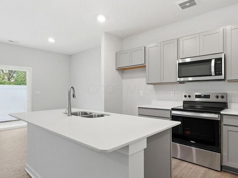 1382 Marinelli Drive E, Columbus, OH 43228 Photo 12