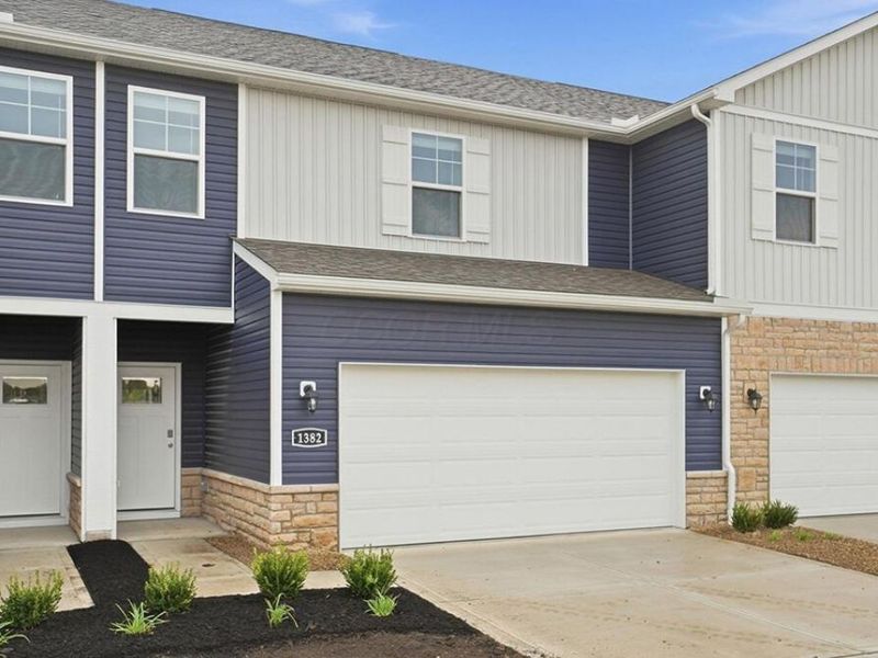 1382 Marinelli Drive E, Columbus, OH 43228 Photo 2