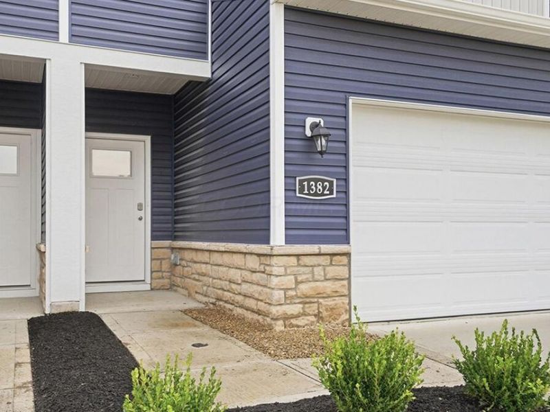 1382 Marinelli Drive E, Columbus, OH 43228 Photo 4