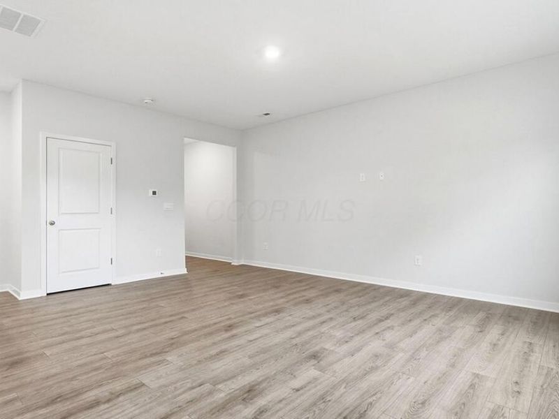1382 Marinelli Drive E, Columbus, OH 43228 Photo 9