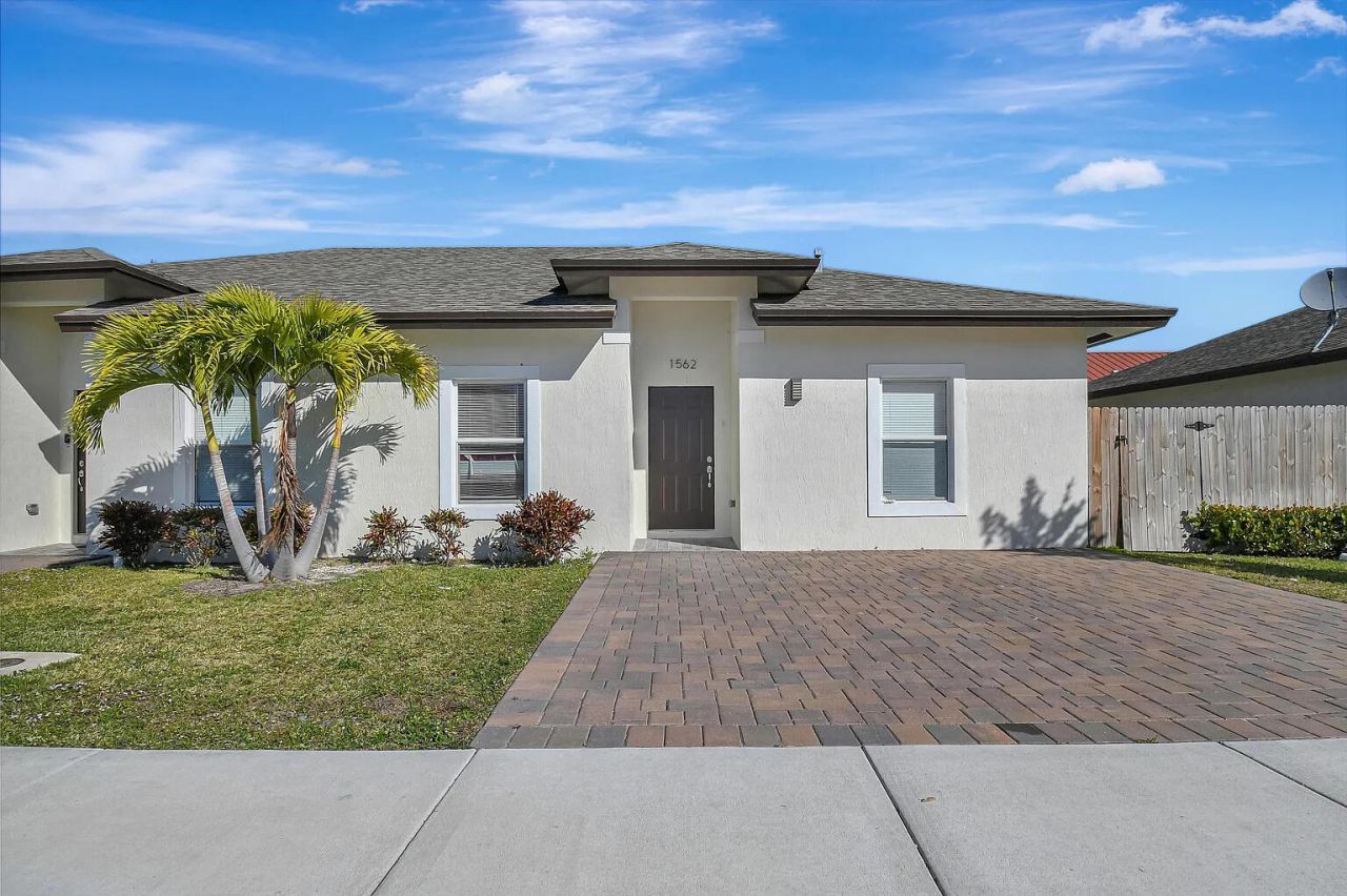1562 W 26th Court, Riviera Beach, FL 33404 Photo