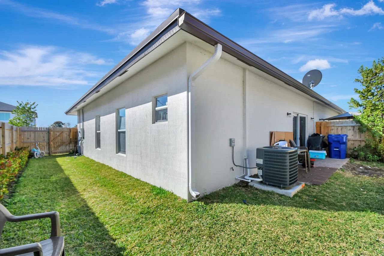 1562 W 26th Court, Riviera Beach, FL 33404 Photo